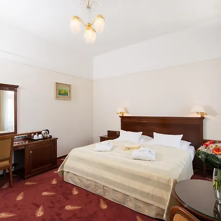 Ensana Thermia Palace Piest'any