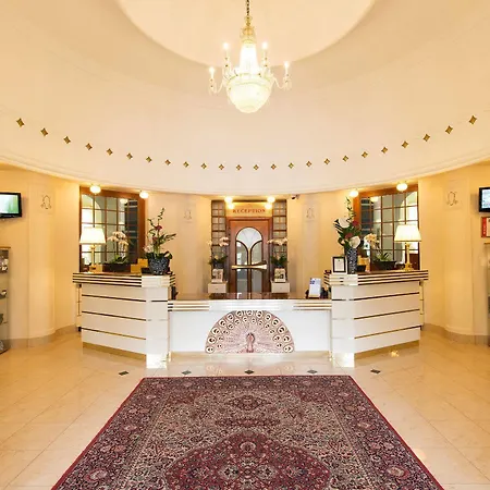 Ensana Thermia Palace מלון פישטני